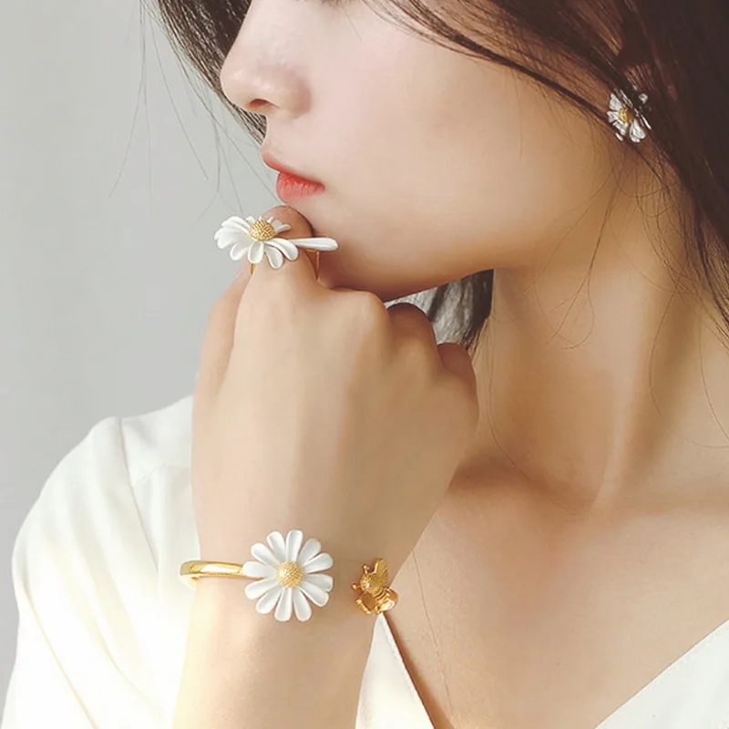 5pcs/set Jewelry Set Daisy Flower Stud Earrings Beacelet Ring Necklace for Women Girls Sweet Earring Party Jewelry
5pcs/set Jewelry Set Daisy Flower Stud Earrings Beacelet Ring Necklace for Women Girls Sweet Earring Party Jewelry