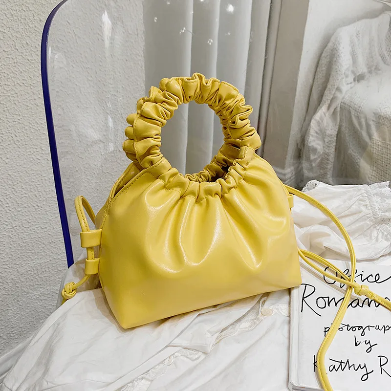 Fashionable modern fresh cloud bag one shoulder portable women bag new style cloud bag, Black,red,brown and customzied
Fashionable modern fresh cloud bag one shoulder portable women bag new style cloud bag, Black,red,brown and customzied