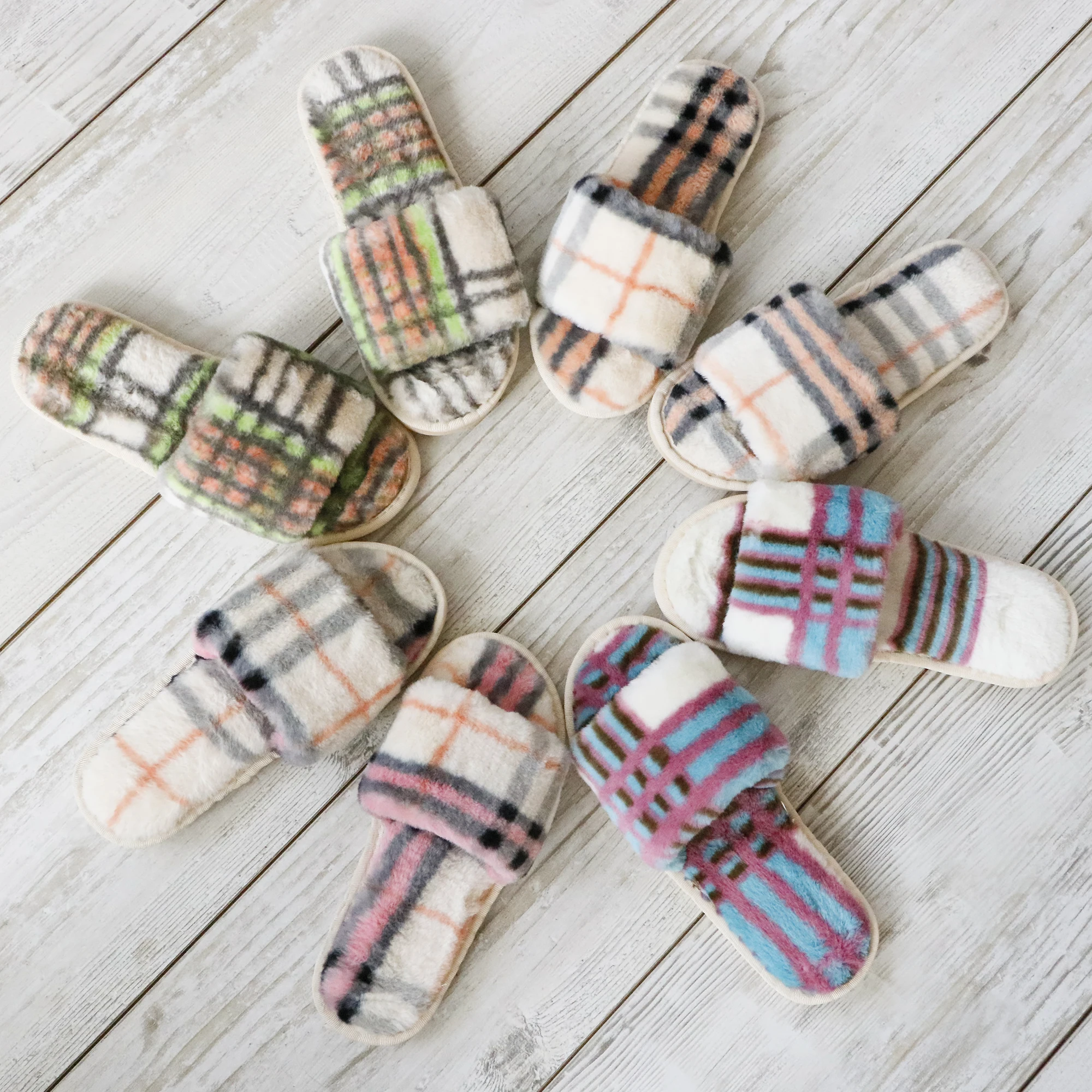 Wholesale Women Candy Colors Warm Plush Daily Flat Plaid Slippers, Customized color
Wholesale Women Candy Colors Warm Plush Daily Flat Plaid Slippers, Customized color