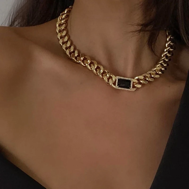 Fashion Brass 18K Gold Plated Imitation Black Agate Stone Diamond Cuban Necklace for Women
Fashion Brass 18K Gold Plated Imitation Black Agate Stone Diamond Cuban Necklace for Women