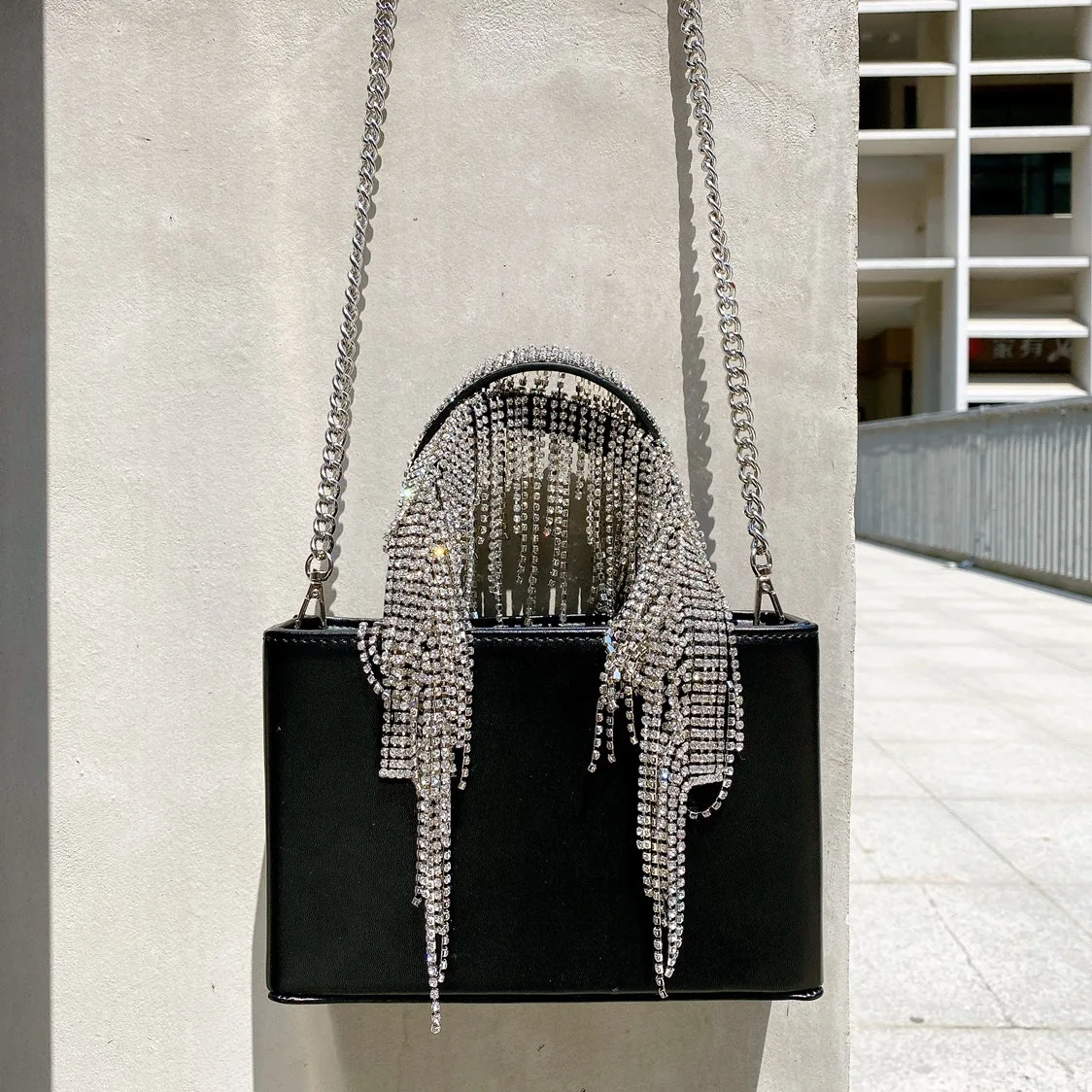 2022 Fashionable girls Rhinestone tassel cowhide small square leather bag net red Portable Single Shoulder Messenger Bag, As photo
2022 Fashionable girls Rhinestone tassel cowhide small square leather bag net red Portable Single Shoulder Messenger Bag, As photo