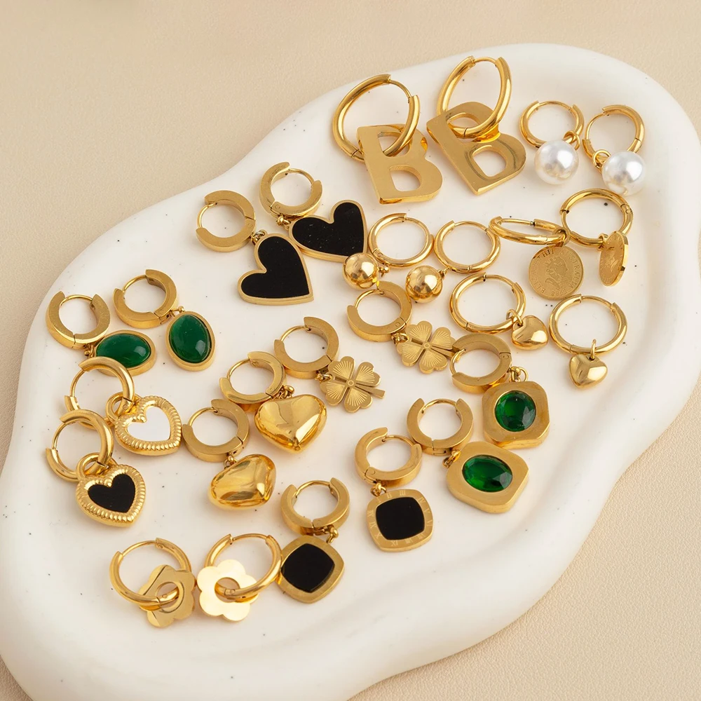French Vintage Gold Earrings Simple Four-leaf Clover Heart Pearl Emerald Earrings for Women
French Vintage Gold Earrings Simple Four-leaf Clover Heart Pearl Emerald Earrings for Women