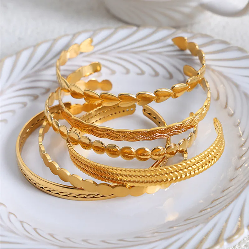 Wholesale Custom Women 18K Gold Plated Stainless Steel Various Hand Jewelry Set C Shaped Heart Bracelet Bangle for Women
Wholesale Custom Women 18K Gold Plated Stainless Steel Various Hand Jewelry Set C Shaped Heart Bracelet Bangle for Women