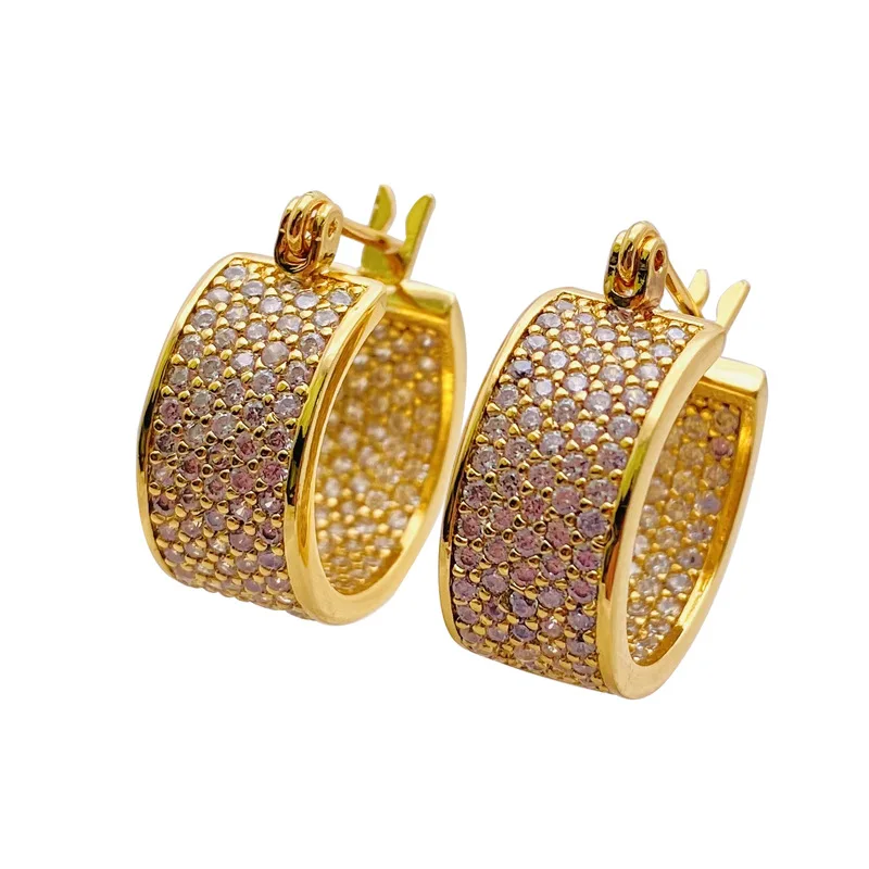 French Wide Face Micro Inlay Diamond Hoop Earrings European INS 18K Gold Brass Cubic Zirconia CZ Chunky Clip on Hoop Earrings
French Wide Face Micro Inlay Diamond Hoop Earrings European INS 18K Gold Brass Cubic Zirconia CZ Chunky Clip on Hoop Earrings