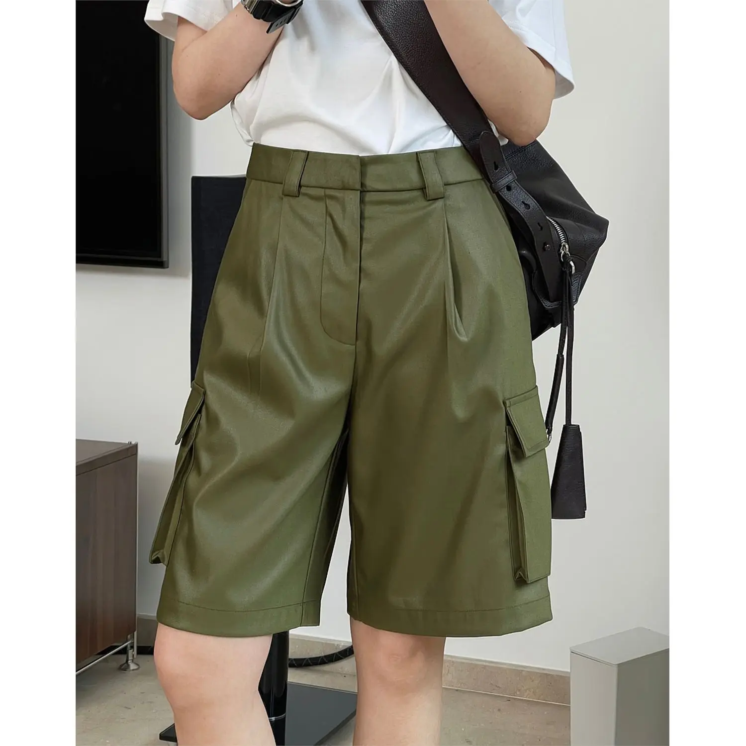 women Summer new Korean fashion tooling shorts short trousers loose high waist straight casual half-leg shorts, 2 colors
women Summer new Korean fashion tooling shorts short trousers loose high waist straight casual half-leg shorts, 2 colors