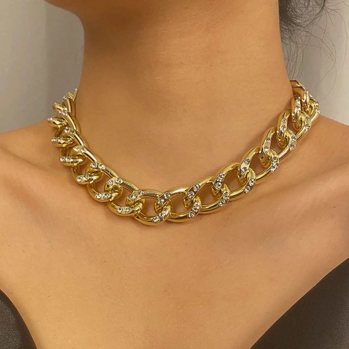 Popular Hip Hop Gold Plated Chain Cuban Link Necklaces Punk Style Chunky Choker Necklace with Crystal for Women
Popular Hip Hop Gold Plated Chain Cuban Link Necklaces Punk Style Chunky Choker Necklace with Crystal for Women