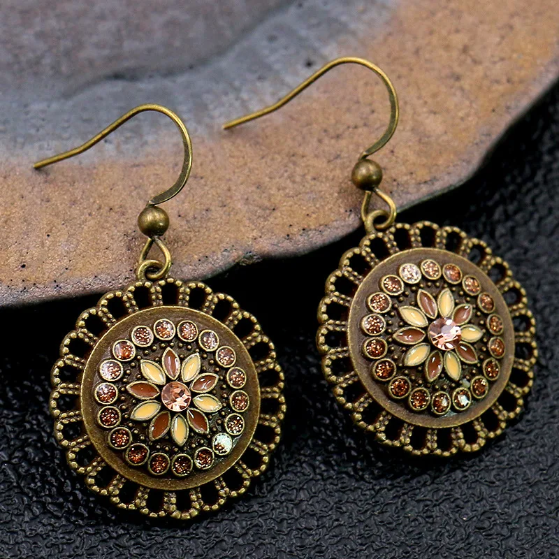Retro Women Jewelry Gold Plated Crystal Flower Round Drop Earrings Bohemia Hollow Rhinestone Circle Coin Pendant Earrings
Retro Women Jewelry Gold Plated Crystal Flower Round Drop Earrings Bohemia Hollow Rhinestone Circle Coin Pendant Earrings