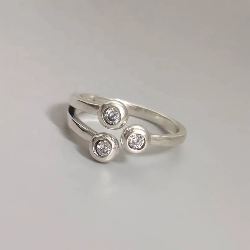 Minimalist silver rings 925 Silver gold plated Jewelry Zircon CZ Three bands Simple Brilliant Party Sterling Silver women ring, White gold (rose gold, yellow are avaliable)
Minimalist silver rings 925 Silver gold plated Jewelry Zircon CZ Three bands Simple Brilliant Party Sterling Silver women ring, White gold (rose gold, yellow are avaliable)