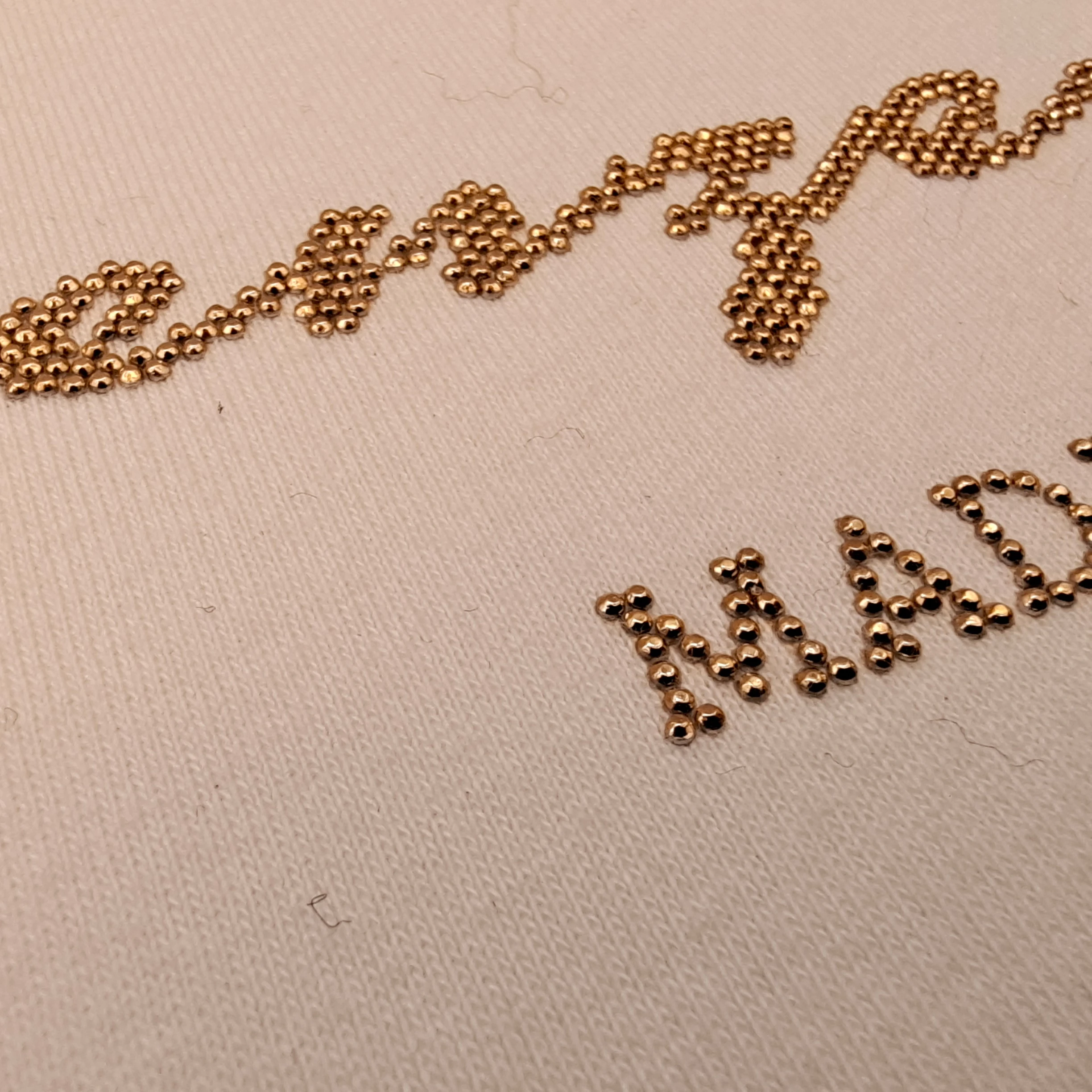 Customized rhinestone transfer T-shirt with seamless arrangement of English colored crown letters with high fastness, Requirement
Customized rhinestone transfer T-shirt with seamless arrangement of English colored crown letters with high fastness, Requirement