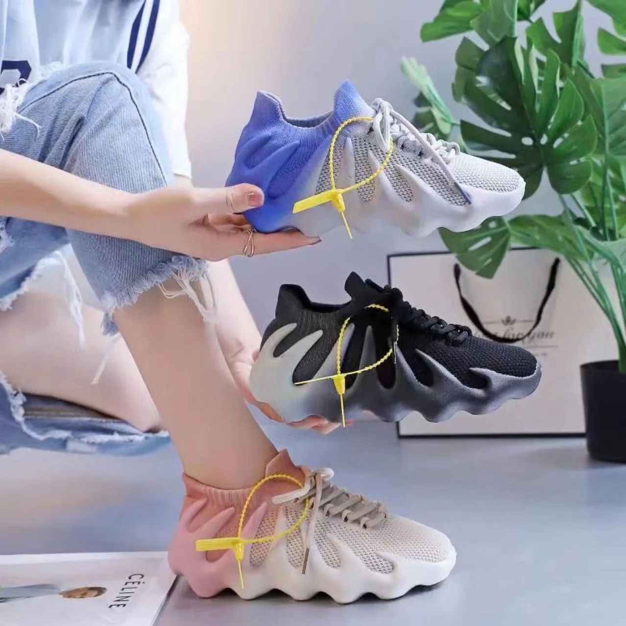 2021 New Fashion INS Casual Mesh Lace UP Gradient Pink Blue Octopus Volcano Yeezy Shoes Sneakers, Colors
2021 New Fashion INS Casual Mesh Lace UP Gradient Pink Blue Octopus Volcano Yeezy Shoes Sneakers, Colors
