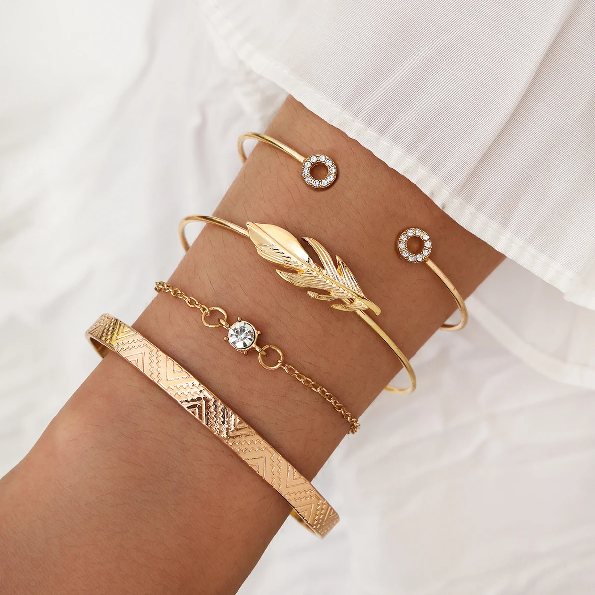 Sindlan Geometric Elegance Feather Double Rhinestone Heart Cuff Bangle Diamond Link Bracelet, Picture
Sindlan Geometric Elegance Feather Double Rhinestone Heart Cuff Bangle Diamond Link Bracelet, Picture