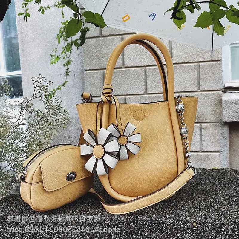 Summer bag women's 2021 new tide fashion messenger bag foreign handbag vegetable basket bucket shoulder bag
Summer bag women's 2021 new tide fashion messenger bag foreign handbag vegetable basket bucket shoulder bag