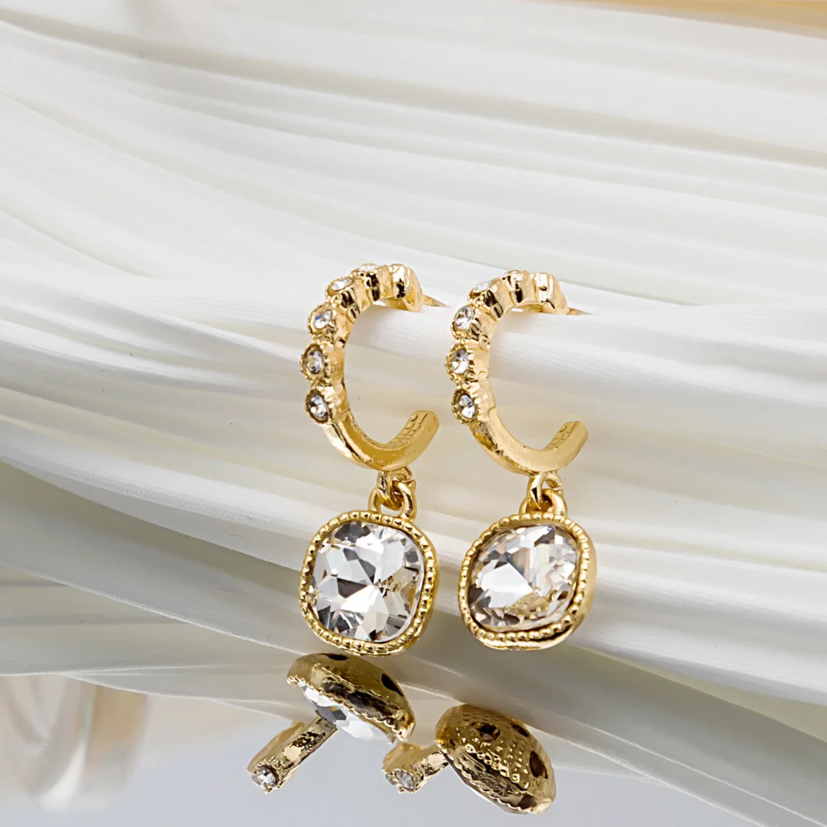 Best Selling S925 Needle Geometric Square Diamond Drop Earrings Crystal Rhinestone Hoop Earrings For Women
Best Selling S925 Needle Geometric Square Diamond Drop Earrings Crystal Rhinestone Hoop Earrings For Women
