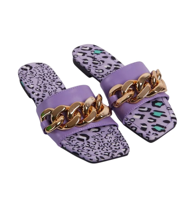 2021 New Arrival Best Quality Fashion Ladies Sandals Sexy Metal Chain Ornament Women Sandals Flat Casual Summer 
2021 New Arrival Best Quality Fashion Ladies Sandals Sexy Metal Chain Ornament Women Sandals Flat Casual Summer