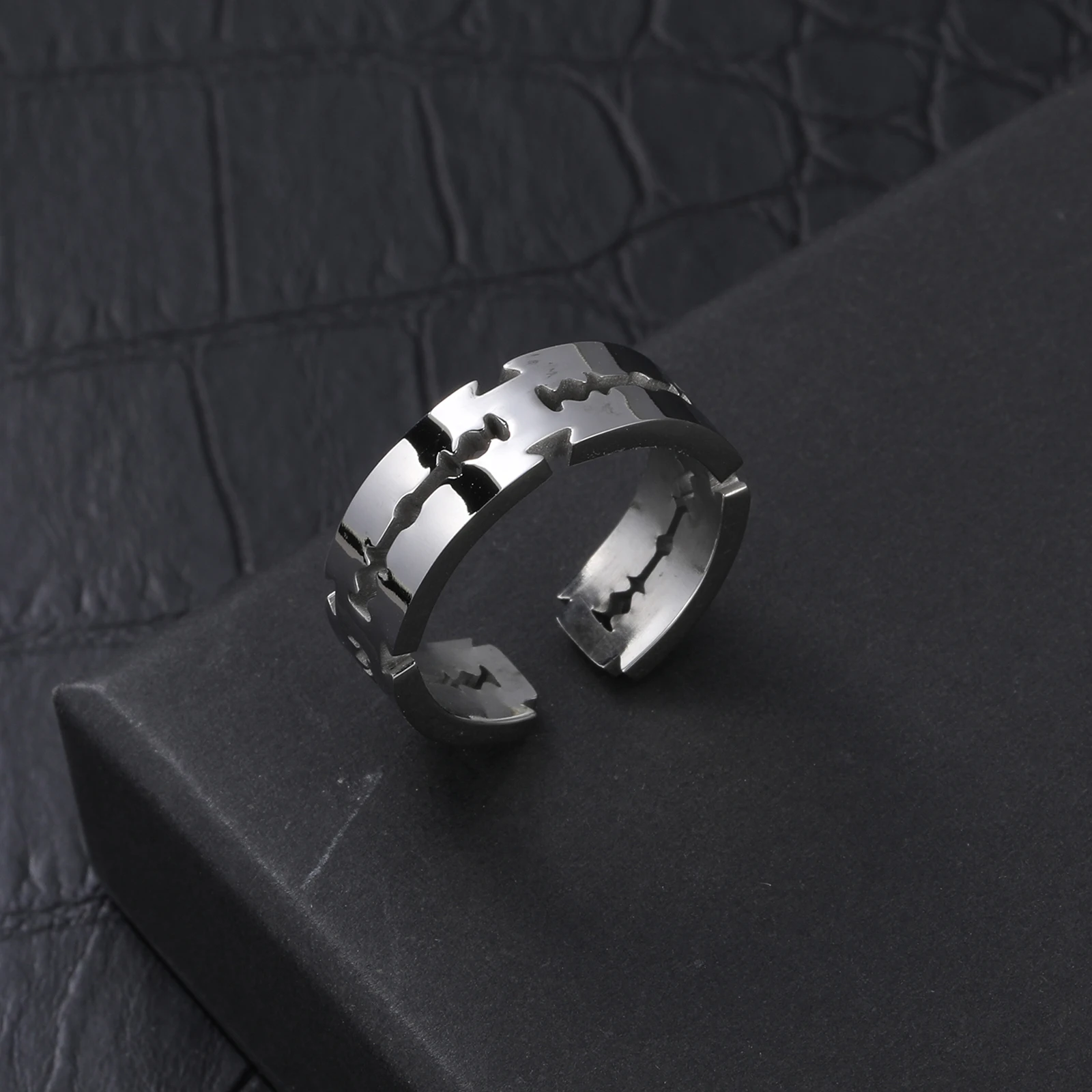 Personalized Men Ring Jewelry Stainless Steel Razor Shape Jewelry Men's Stainless Steel Ring
Personalized Men Ring Jewelry Stainless Steel Razor Shape Jewelry Men's Stainless Steel Ring