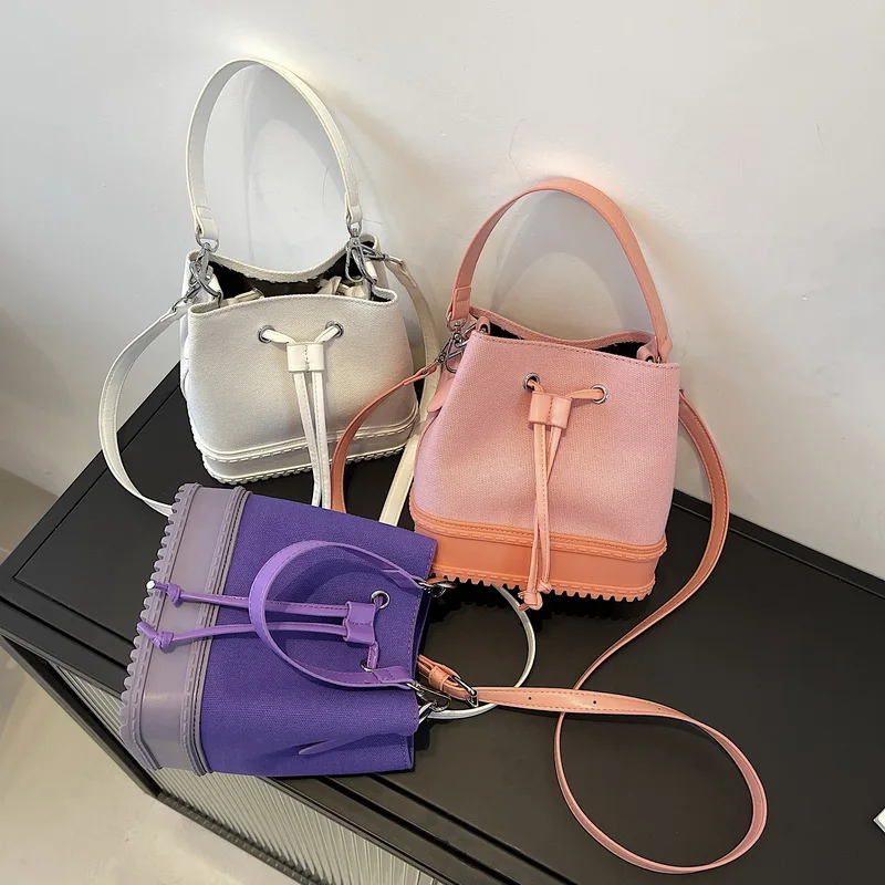 2021 women's single shoulder bag pumping belt mouth bucket bag Korean fashion canvas solid color handbag with drawstring
2021 women's single shoulder bag pumping belt mouth bucket bag Korean fashion canvas solid color handbag with drawstring
