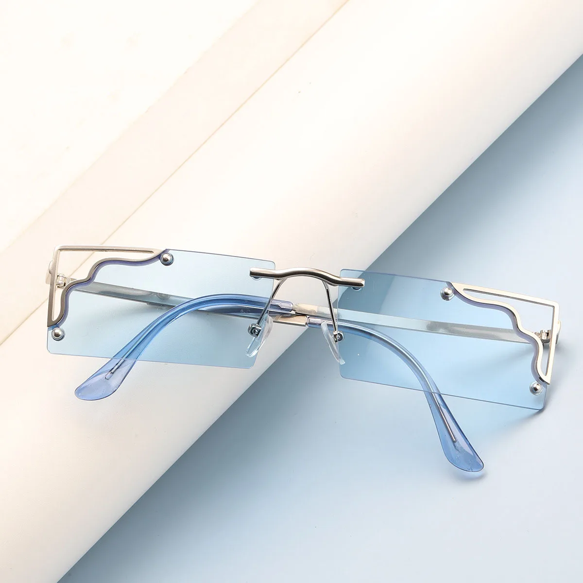 2021 New Fashion Lens with Hollow-Carved Design Sunglasses for Men and Women Small Face Square Sunglasses, 6 colors
2021 New Fashion Lens with Hollow-Carved Design Sunglasses for Men and Women Small Face Square Sunglasses, 6 colors