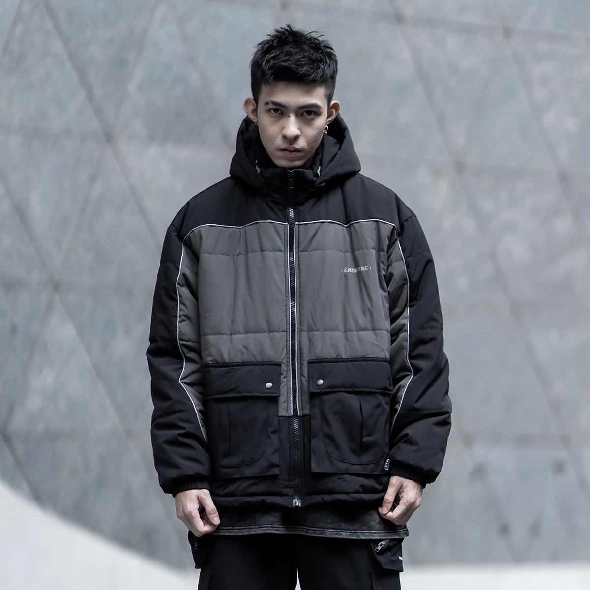 Winter Puffer Quilted Jacket Men Custom Heterochromatic Splice Design Loose Warm Reflective Hooded Down Coat For Man, Black
Winter Puffer Quilted Jacket Men Custom Heterochromatic Splice Design Loose Warm Reflective Hooded Down Coat For Man, Black