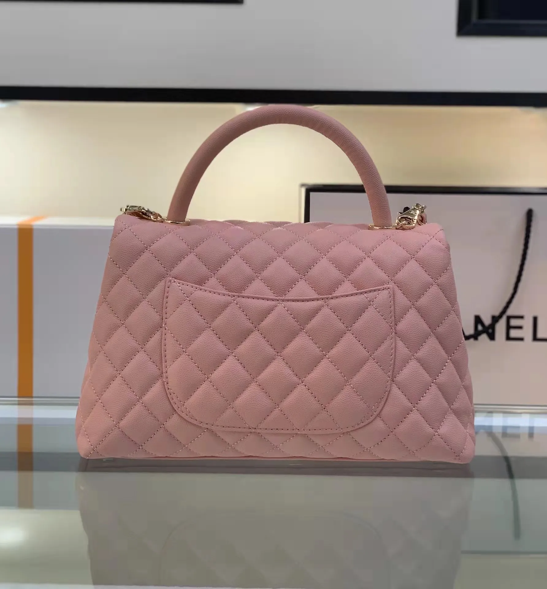 Guangzhou top luxury female bag fashion luxury bag one shoulder slung female bag wholesale calf skin caviar classic flip hand, Black
Guangzhou top luxury female bag fashion luxury bag one shoulder slung female bag wholesale calf skin caviar classic flip hand, Black