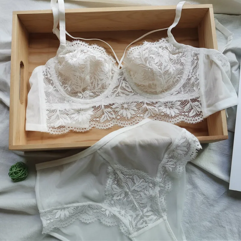 2021 New French lace set women's sexy floral thin embroidery translucent large boob size concealing bra suit
2021 New French lace set women's sexy floral thin embroidery translucent large boob size concealing bra suit