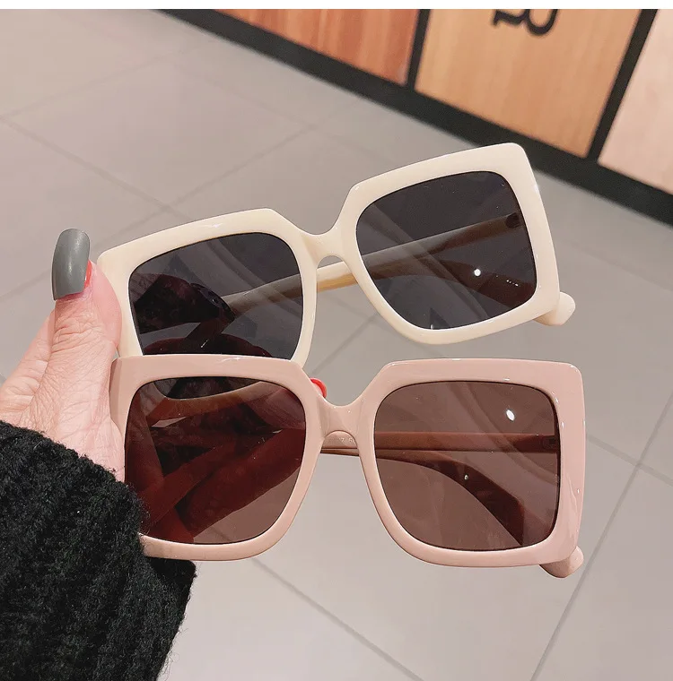 Latest fashion plastic girls sunglasses women Oversized sun glasses Square Womens shades sunglasses, As the pictures show
Latest fashion plastic girls sunglasses women Oversized sun glasses Square Womens shades sunglasses, As the pictures show