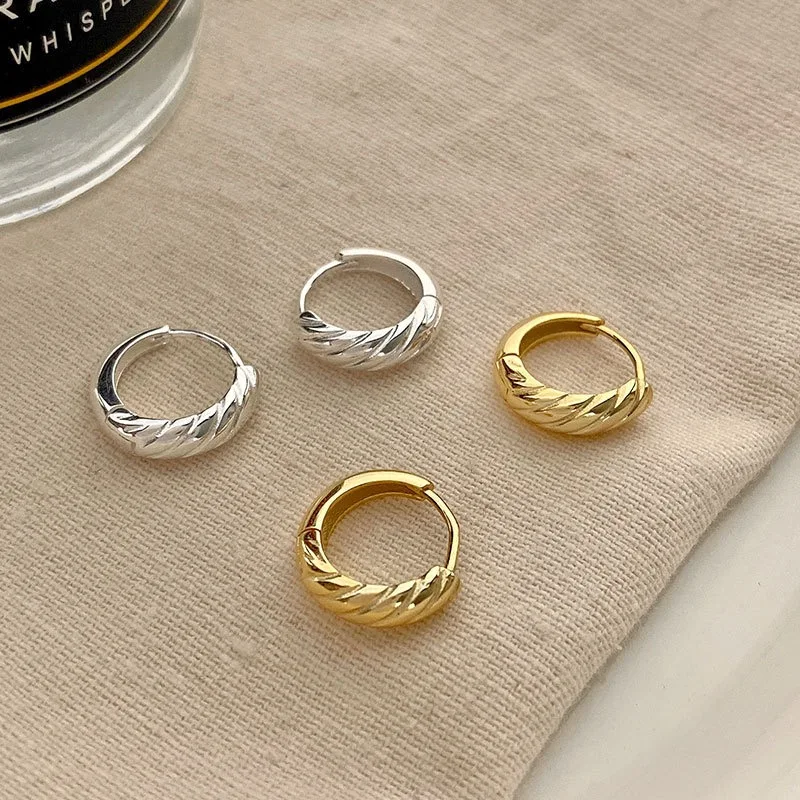 drop shipping fashion 925 Sterling Silver chunky plain twisted gold plated hoop earrings or women jewelry
drop shipping fashion 925 Sterling Silver chunky plain twisted gold plated hoop earrings or women jewelry