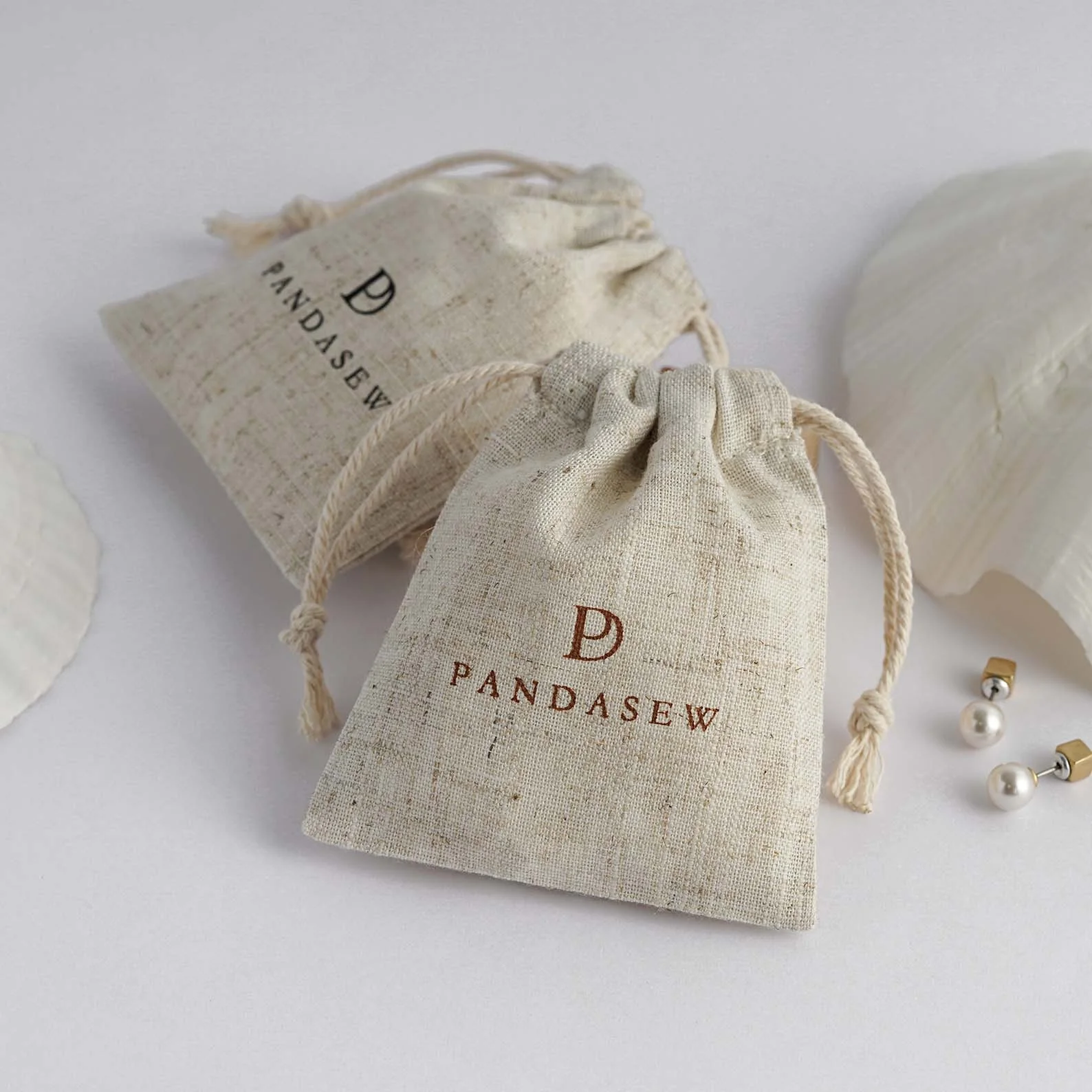 PandaSew Custom Logo Print Linen Drawstring Jewelry Pouch Packaging Bag for Gift, Beige
PandaSew Custom Logo Print Linen Drawstring Jewelry Pouch Packaging Bag for Gift, Beige