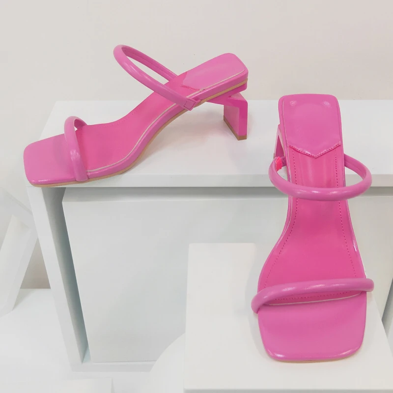 New Fashion Hollow Elegant Low Heels Women Slippers 2022 Summer Square Toe Ladies Leisure Beach Slides Shoes Stock
New Fashion Hollow Elegant Low Heels Women Slippers 2022 Summer Square Toe Ladies Leisure Beach Slides Shoes Stock