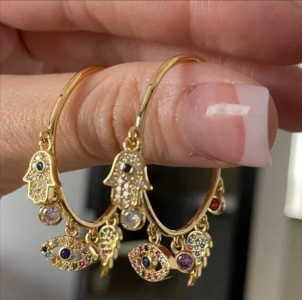 2020 latest INS fashion trend charm copper micro diamond-set eyes Hand shape multicolor hoop wertop earrings Party for ladies, Colorful
2020 latest INS fashion trend charm copper micro diamond-set eyes Hand shape multicolor hoop wertop earrings Party for ladies, Colorful