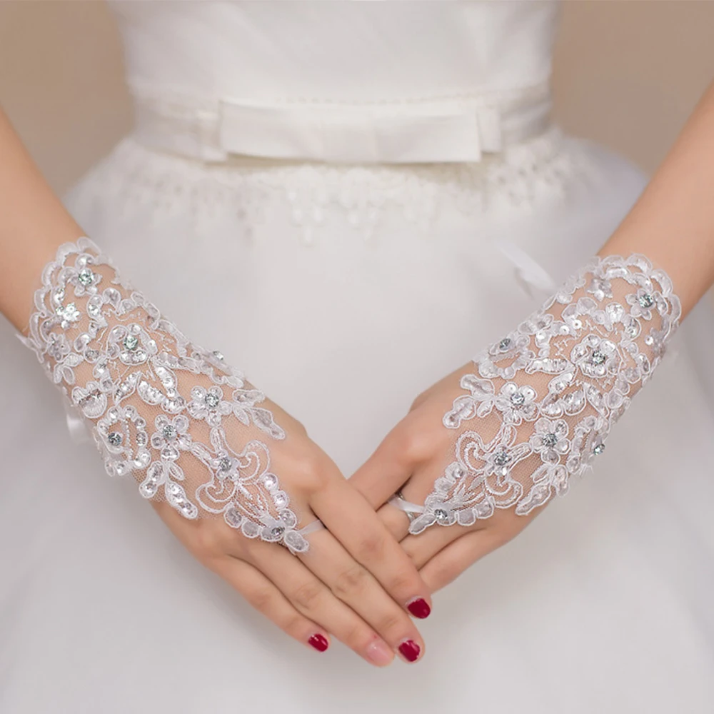 New Short Fingerless Lace Bridal Wedding Gloves Women Wedding Accessories Embroidered Bridal Tulle Hand Gloves Wrist Length
New Short Fingerless Lace Bridal Wedding Gloves Women Wedding Accessories Embroidered Bridal Tulle Hand Gloves Wrist Length