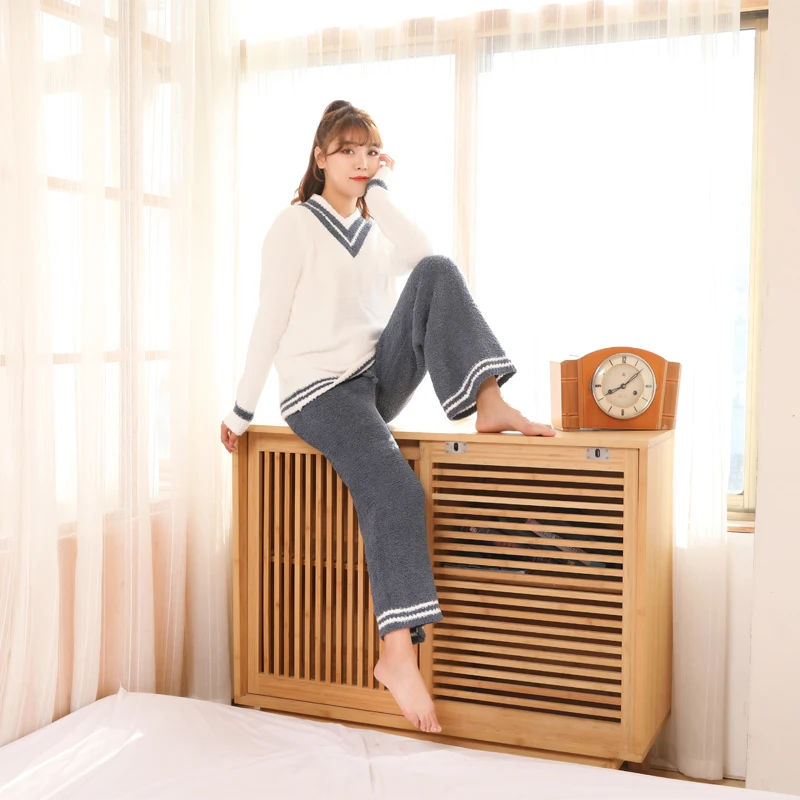 2021 autumn and winter new Japanese soft cotton ladies pajamas warm thick v-neck color matching plush home service suit
2021 autumn and winter new Japanese soft cotton ladies pajamas warm thick v-neck color matching plush home service suit