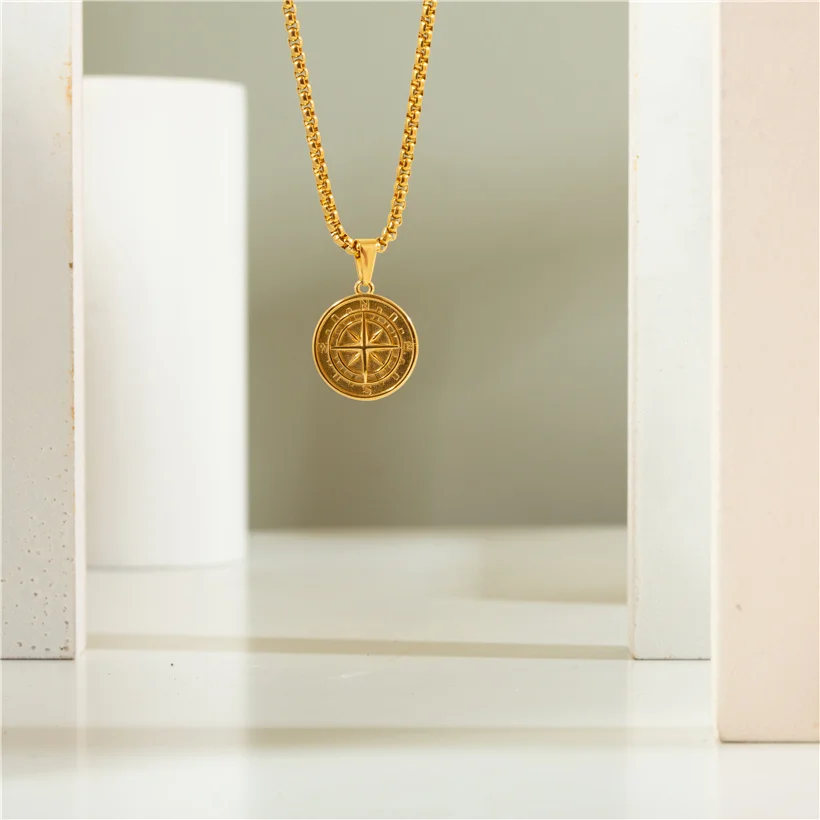 

18K Gold Plated Compass North Star Pendant Jewelry Hip Hop Engraved Stainless Steel Round Disc Coin Pendant Necklace for Men
