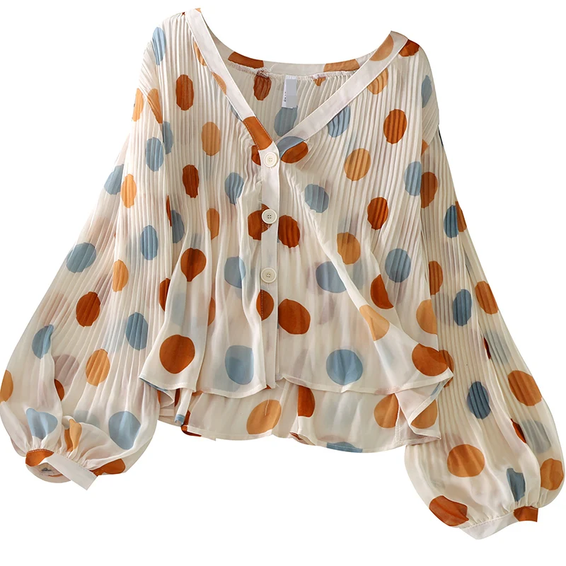 Lantern sleeve polka dot V-neck chiffon sunscreen shirt women's air-conditioning shirt summer new loose chiffon cardigan Sweet
Lantern sleeve polka dot V-neck chiffon sunscreen shirt women's air-conditioning shirt summer new loose chiffon cardigan Sweet