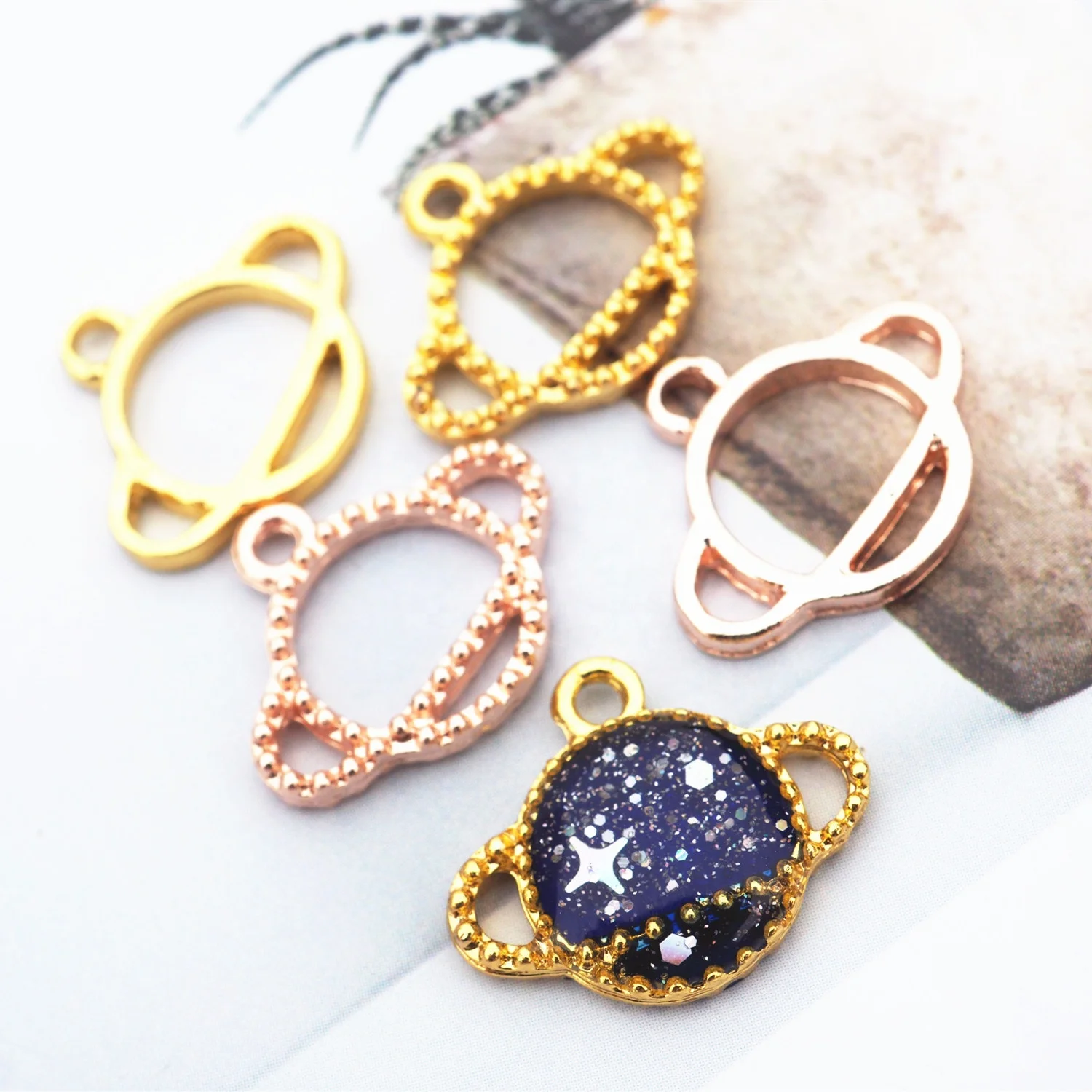 Planet Pentagram Moon Metal Frame DIY Epoxy Resin Crafts UV Resin Jewelry Making Pendant Holder Hollow, Gold,rose gold
Planet Pentagram Moon Metal Frame DIY Epoxy Resin Crafts UV Resin Jewelry Making Pendant Holder Hollow, Gold,rose gold