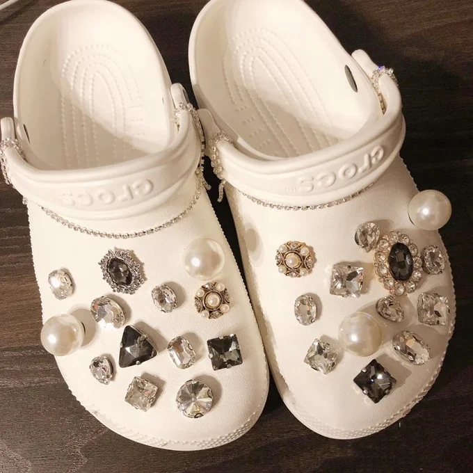 DIY Crystal Shoes Decoration for Clog Hole Rhinestone Shoes Charms Fits for Clog Shoes Cute Pearl Diamond Crocz Accessories
DIY Crystal Shoes Decoration for Clog Hole Rhinestone Shoes Charms Fits for Clog Shoes Cute Pearl Diamond Crocz Accessories