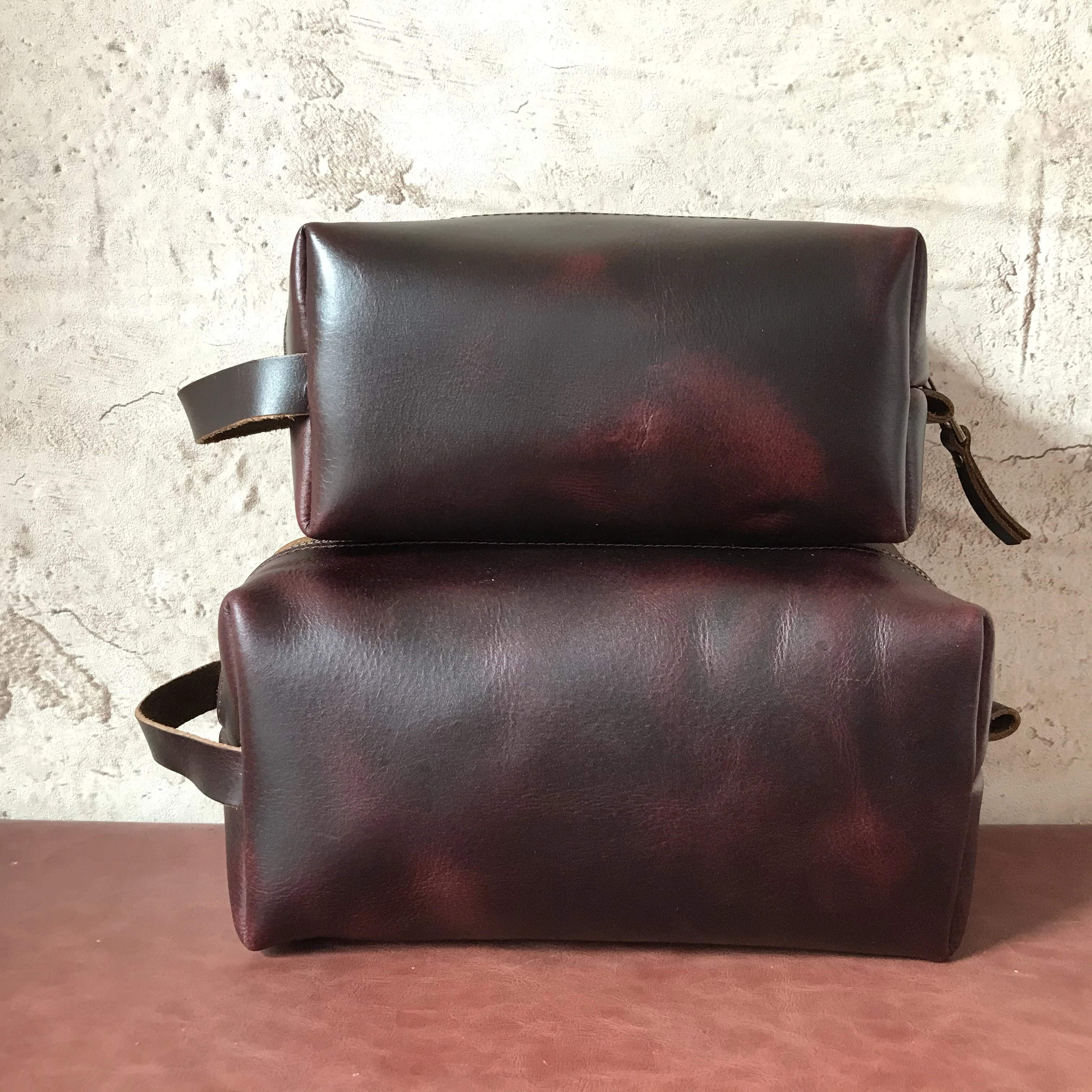 Hot sales genuine leather mens doppkit bag personalized Toiletry bag man pouch bagTravel Makeup Cosmetic Bag, Customized
Hot sales genuine leather mens doppkit bag personalized Toiletry bag man pouch bagTravel Makeup Cosmetic Bag, Customized