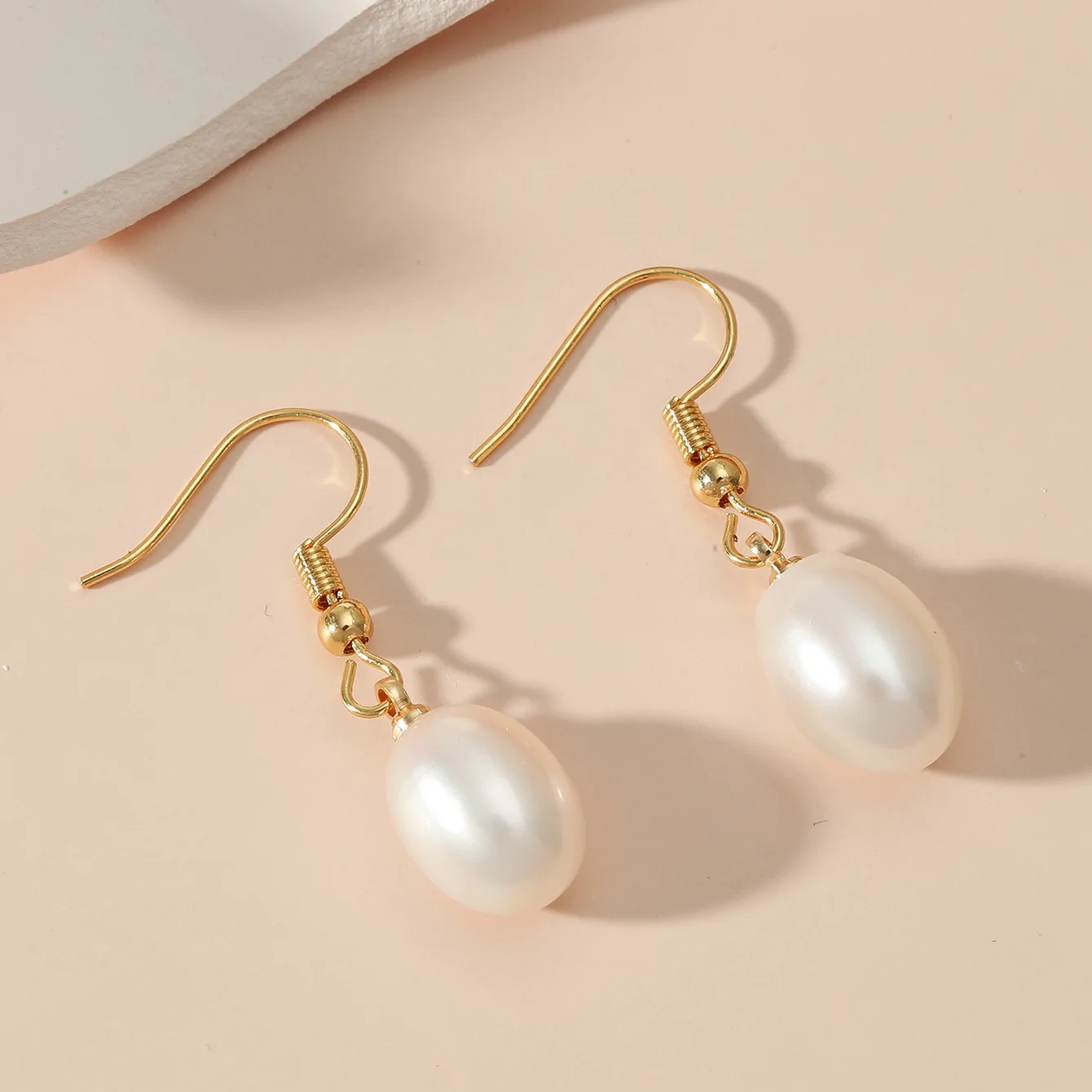 Vintage Fashion Style Natural Freshwater Pearl Drop Earrings White Baroque Pearl Drop Earrings
Vintage Fashion Style Natural Freshwater Pearl Drop Earrings White Baroque Pearl Drop Earrings