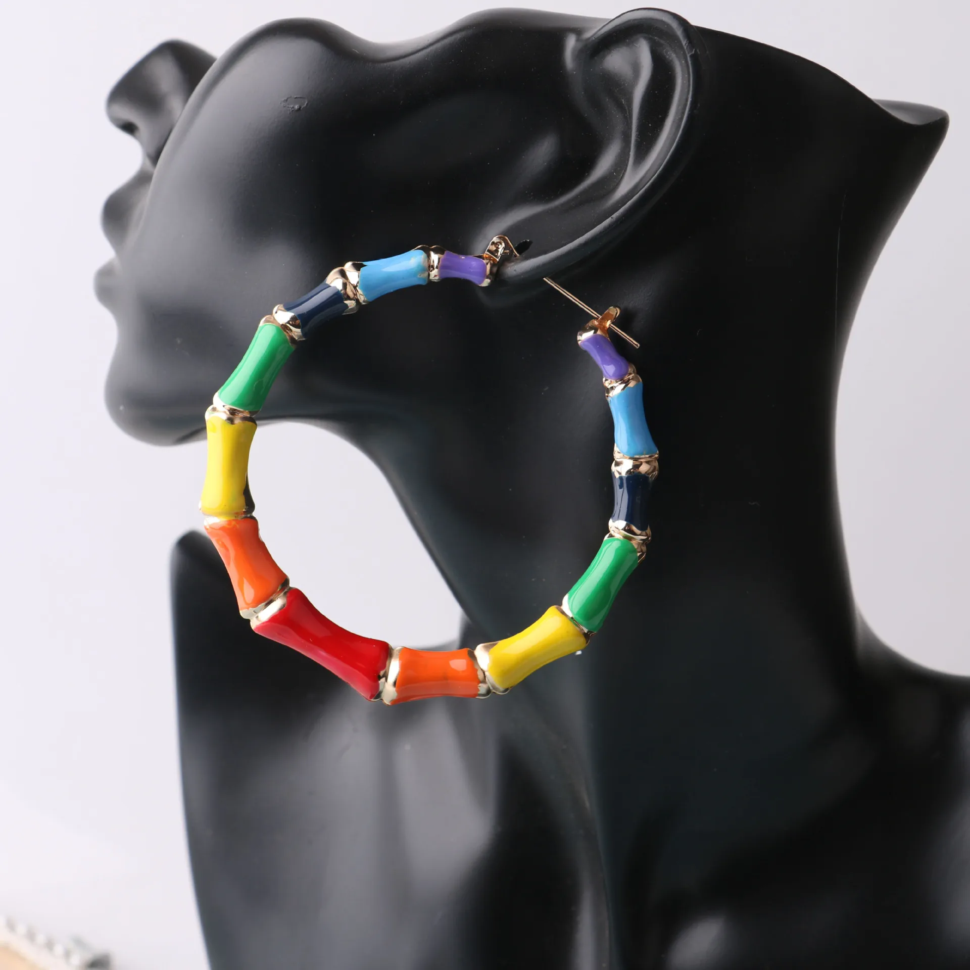 New Simple Personality Retro Geometric circle Earrings Double-sided Oil Drop Color Bamboo hoop Earrings Jewelry
New Simple Personality Retro Geometric circle Earrings Double-sided Oil Drop Color Bamboo hoop Earrings Jewelry