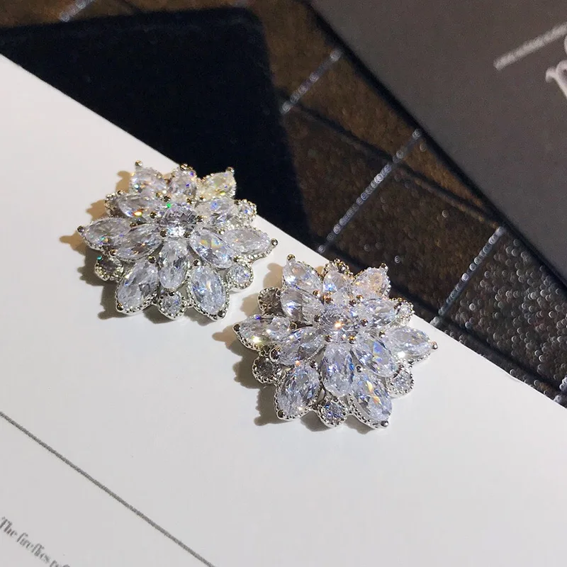 Fine jewelry bride wedding zircon earrings Sun Flower snowflake silver CZ Crystal zircon stud earring For Women
Fine jewelry bride wedding zircon earrings Sun Flower snowflake silver CZ Crystal zircon stud earring For Women
