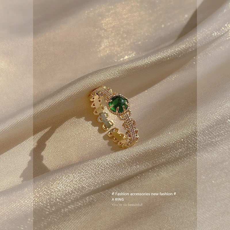 Vintage Palace Style Emerald Fine Jewelry Rings Light Luxury European And American Design For Women
Vintage Palace Style Emerald Fine Jewelry Rings Light Luxury European And American Design For Women