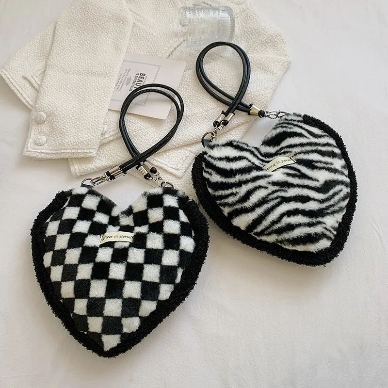 GEERDENG 2022 Bestseller Fashion Chess Plaid Printed Faux Fur Handbags Heart Shape Small Chain Shoulder Bag for Australia, As picture
GEERDENG 2022 Bestseller Fashion Chess Plaid Printed Faux Fur Handbags Heart Shape Small Chain Shoulder Bag for Australia, As picture