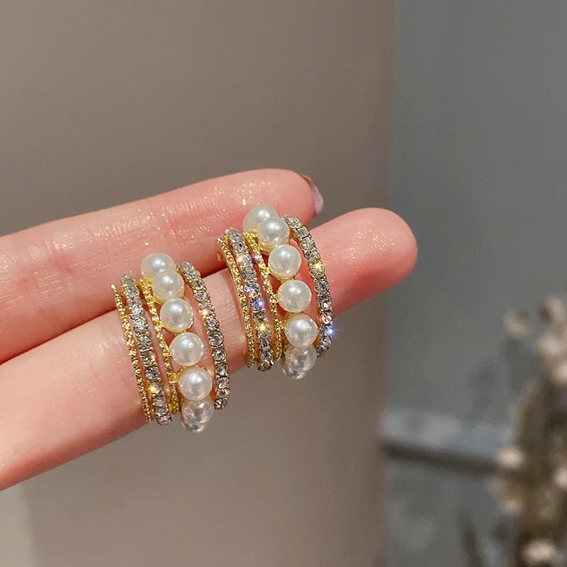 Ins Hot Selling Shiny Crystal Rhinestone C Shape pearl stud earrings White Pearls Earrings
Ins Hot Selling Shiny Crystal Rhinestone C Shape pearl stud earrings White Pearls Earrings