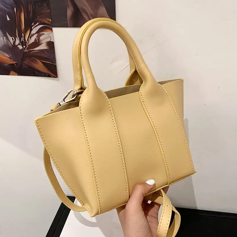 2021 new fashion women handbag simple design PU leather sling crossbody shoulder bag trendy mini tote bag, 5 color
2021 new fashion women handbag simple design PU leather sling crossbody shoulder bag trendy mini tote bag, 5 color