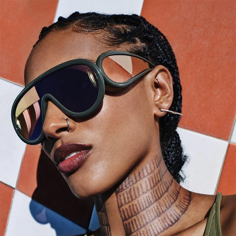 2024 Hip Hop Rivet One Piece Oversized Shield Oval Thick Sun Glasses For Female Men Vintage Luxury Brand Y2k Punk sunglasses
2024 Hip Hop Rivet One Piece Oversized Shield Oval Thick Sun Glasses For Female Men Vintage Luxury Brand Y2k Punk sunglasses