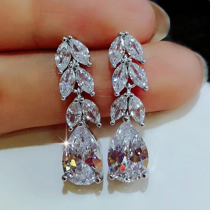 Luxury Leaf Zircon Bridal Earrings For Women Trendy Crystal Bling Drop Earrings Wedding Jewelry Party 2021 New 
Luxury Leaf Zircon Bridal Earrings For Women Trendy Crystal Bling Drop Earrings Wedding Jewelry Party 2021 New