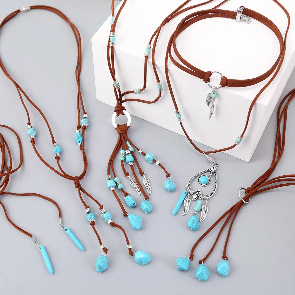 Explosive bohemian decorative chain retro turquoise velvet high sense of autumn and winter long sweater earrings necklace women
Explosive bohemian decorative chain retro turquoise velvet high sense of autumn and winter long sweater earrings necklace women