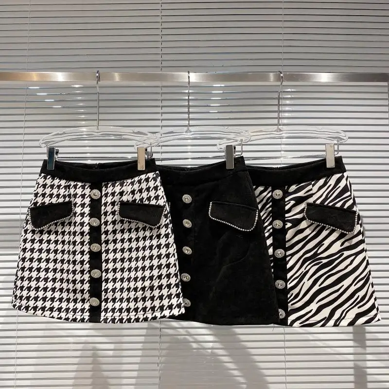 Wholesale New Fashion High Waist Package Hip Skirt Rhinestone Buckle Striped Plaid Double Pockets Women's A Line Skirt
Wholesale New Fashion High Waist Package Hip Skirt Rhinestone Buckle Striped Plaid Double Pockets Women's A Line Skirt