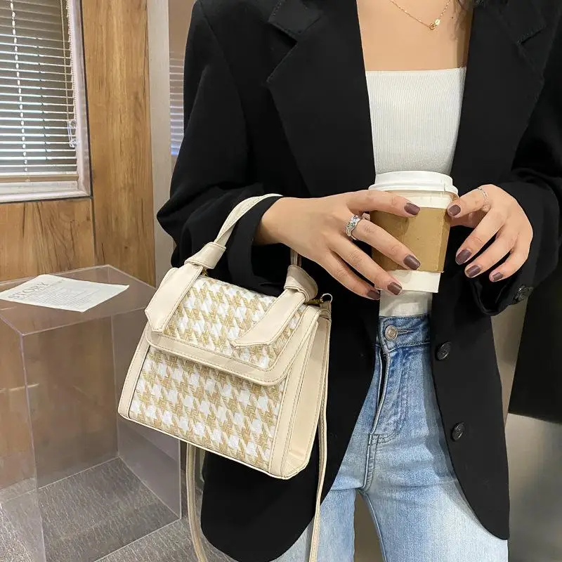 New Woolen Cloth Portable Women Hand Bags Purses And Handbags Ladies Fashion Waterproof Women Handbags
New Woolen Cloth Portable Women Hand Bags Purses And Handbags Ladies Fashion Waterproof Women Handbags