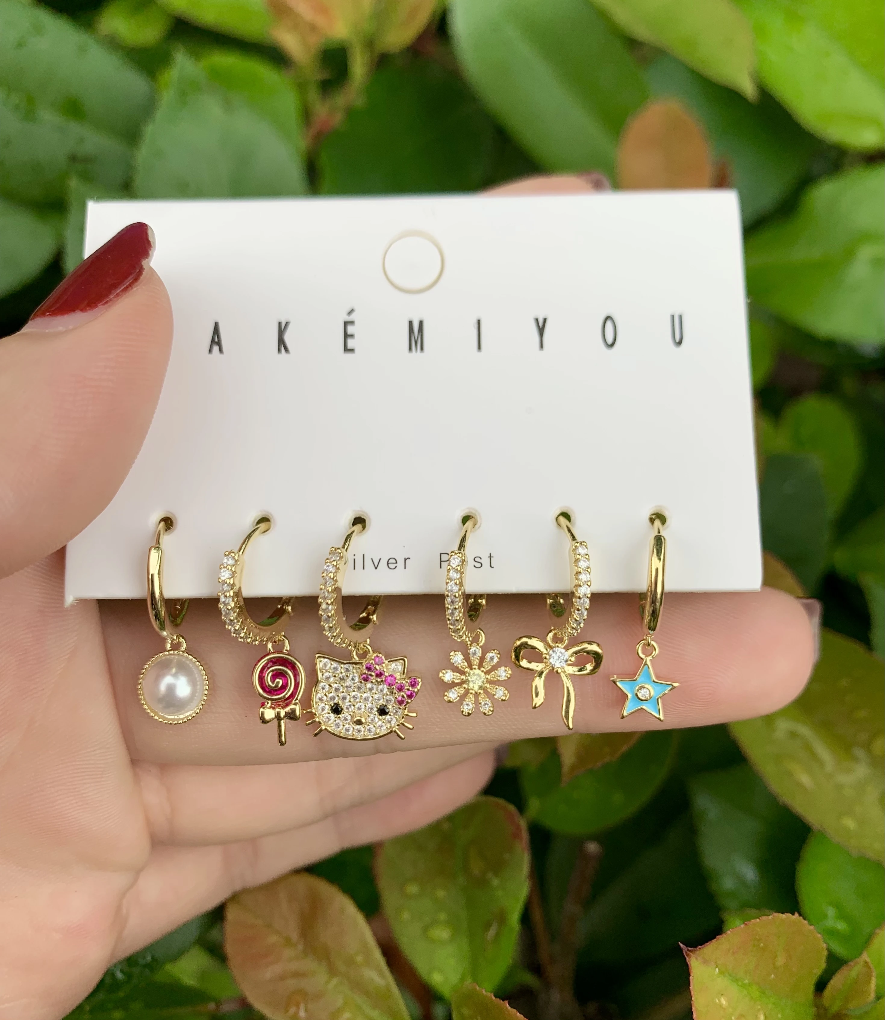 Fashionable and colorful earrings 925 silver cute cat, lollipop ,pearls and bow earrings for life Yakemiyou
Fashionable and colorful earrings 925 silver cute cat, lollipop ,pearls and bow earrings for life Yakemiyou