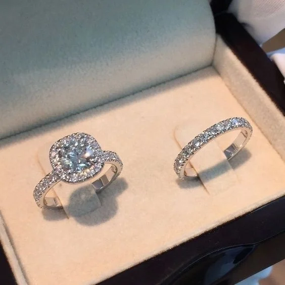 2pcs Set Silver Color CZ Rings Set For Women Jewelry Design Square Bridal Wedding Simple Zircon Engagement Ring
2pcs Set Silver Color CZ Rings Set For Women Jewelry Design Square Bridal Wedding Simple Zircon Engagement Ring
